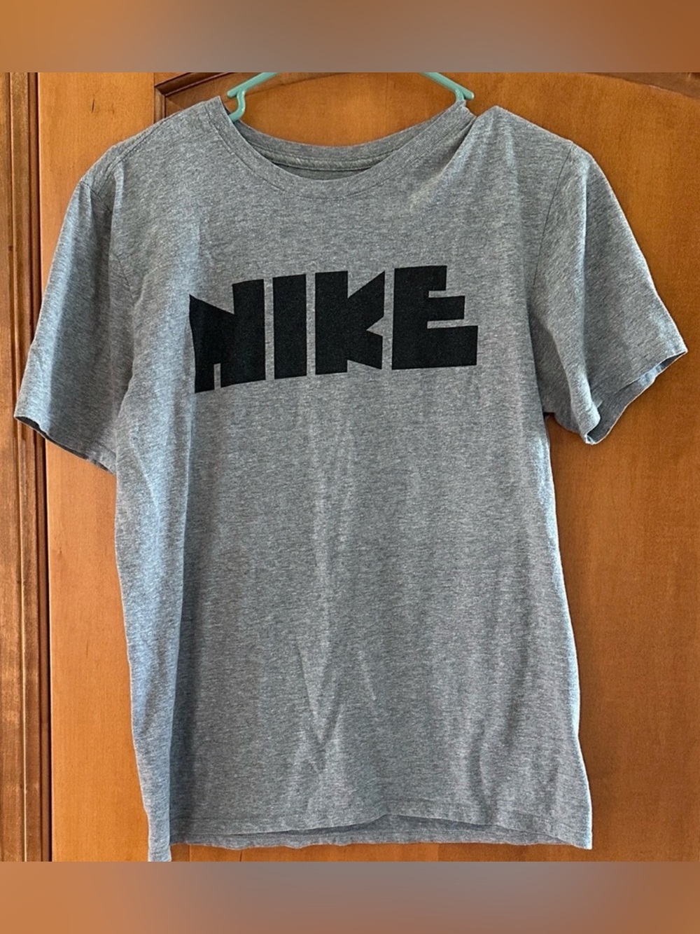 The Nike Tee Gray Short Sleeve Graphic Logo T-Shirt Men's Size Small